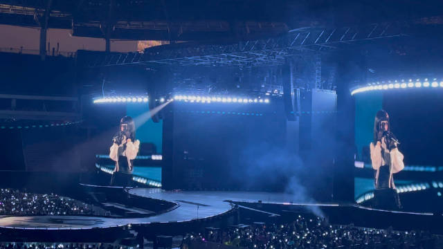 蔡依林演唱会落泪，称天气冷想温暖大家