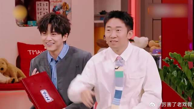 杨迪丁禹兮游戏互怼太上头，他气喊吸血虫，何炅笑翻！