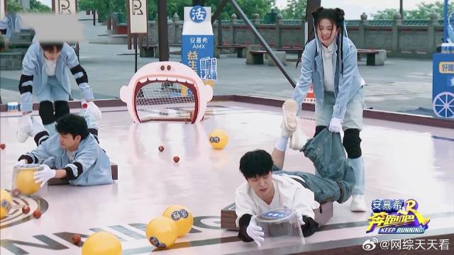 白鹿推范丞丞运球满场飞 下秒直接累瘫起不来了，太重了！