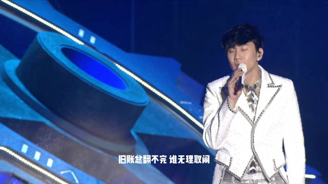 林俊杰演唱会live演绎经典《背对背拥抱》，与歌迷大合唱