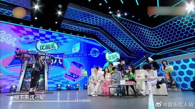 阿云嘎秦霄贤张碧晨同台演唱《安静》，超好听！