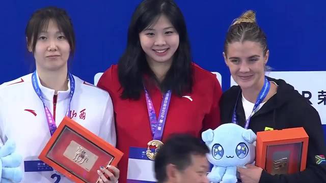 赛前频繁生病，仍两破亚洲纪录，中国22岁蛙后主场勇夺两冠 唐钱婷