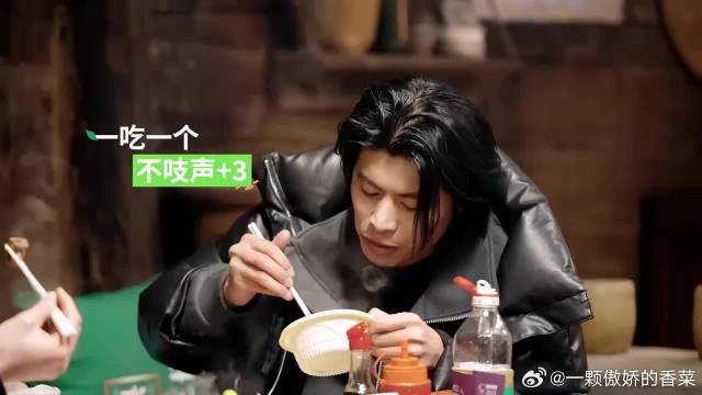 王鹤棣录桃花坞间隙，秦霄贤打电话，对话笑死