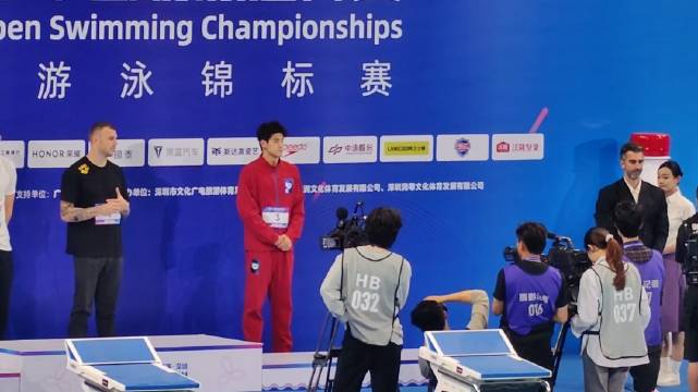 3.21晚 100自颁奖全程 真的很帅很可爱啊