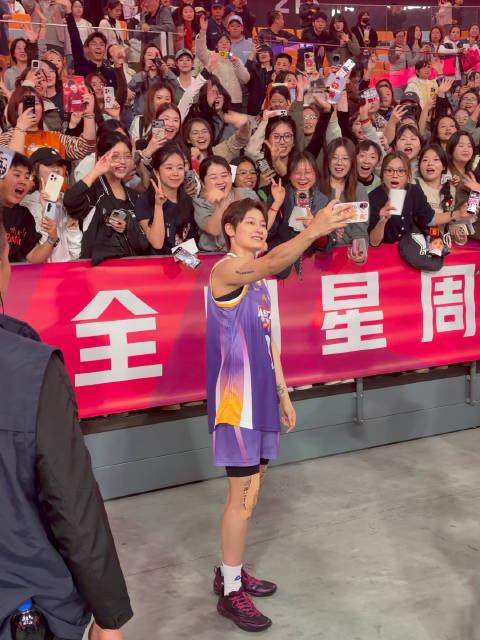 太疯狂了，杨力维的人气太高了，不愧是票王