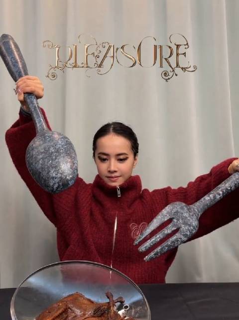 请欣赏蔡姐的小品《你是否在雪山上救过一只狐狸》，真正的diva都是小品大师