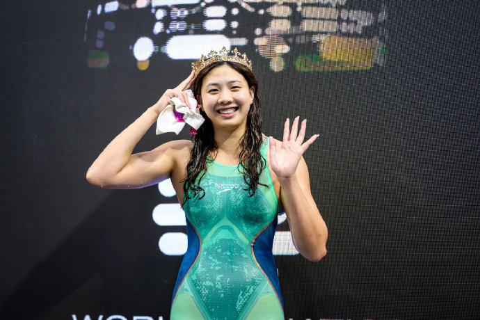 唐钱婷在比赛中是如何战胜奥运冠军道格拉斯的？