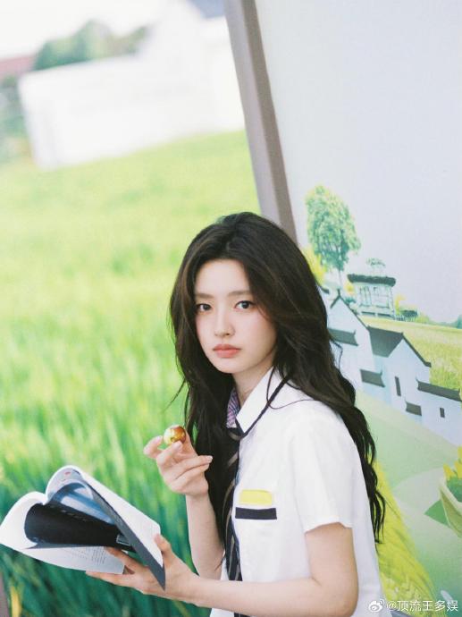 徐志胜当场打断徐若晗剧透时，其他嘉宾是什么反应？