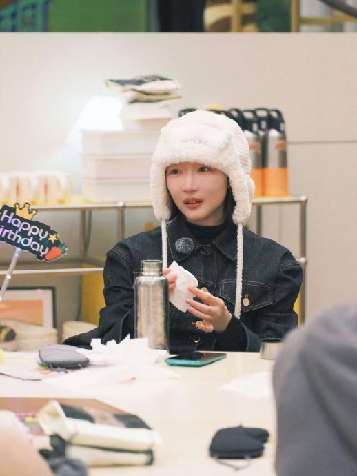 周冬雨素颜录节目展现真实美，大方回应“整容”误解获赞