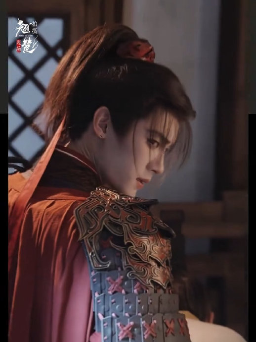 《翘楚》未播先火！预约破50万背后，周翊然原声与陈都灵扛剧成焦点