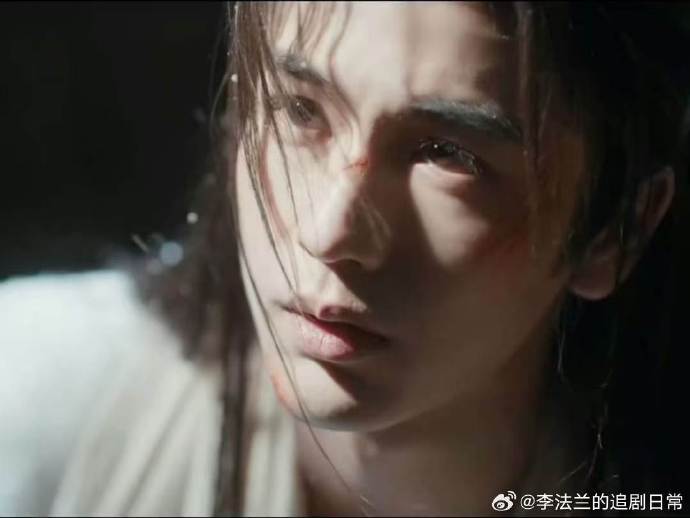 观众和业内如何评价张凌赫从《苍兰诀》到《逐玉》的演技变化？