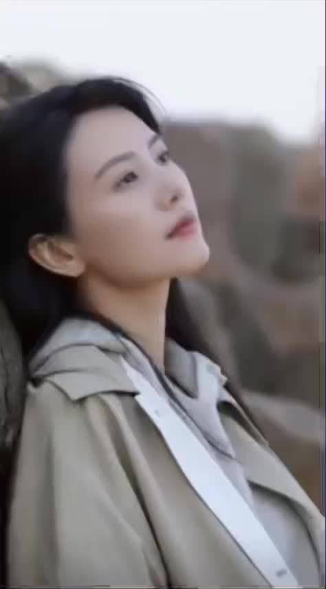 高圆圆岩石远眺诠释对抗时间加速的温柔哲学