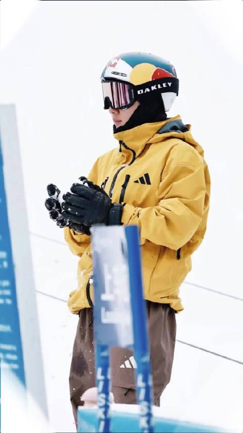 苏翊鸣坚持勇气书写传奇未来可期