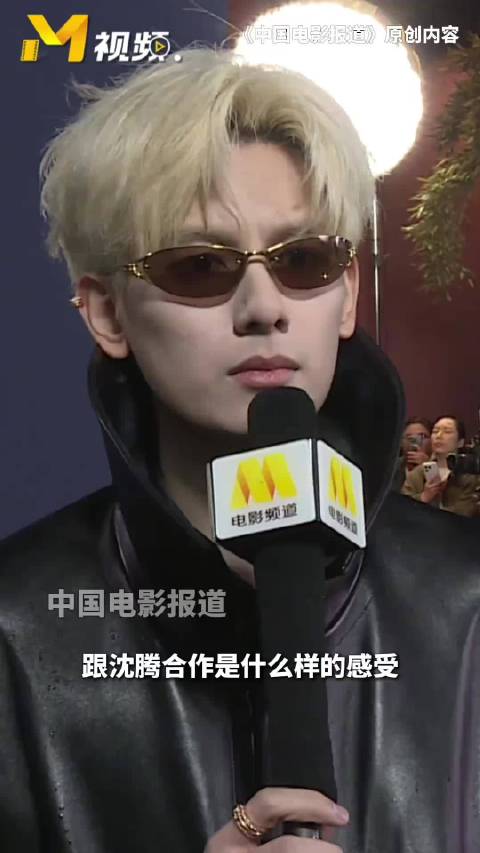 酷哥抿嘴笑里面的糖心儿就会露出来 戳你小梨涡 这好萌吧