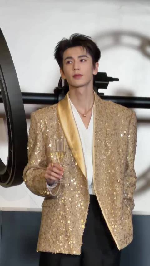 张凌赫五年合作五位女星四剧大爆