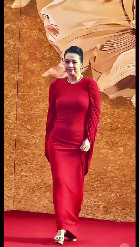 47岁章子怡容貌变化引热议