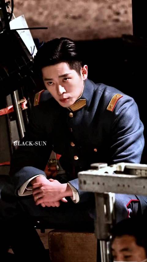 丞磊多部作品角色曝光星光祝福引关注