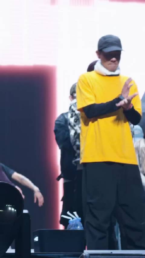 陈小春合肥演唱会现场热血沸腾，观众欢呼不断