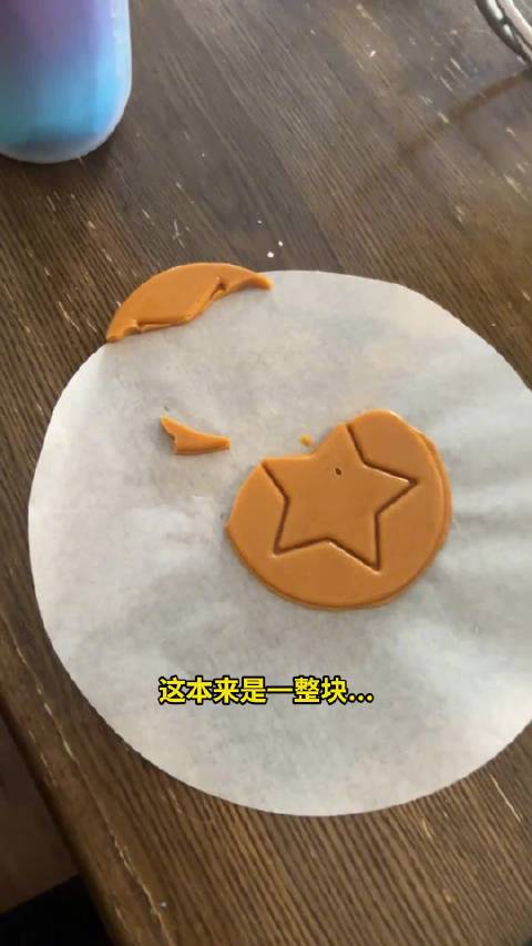 网友制作《鱿鱼游戏》同款“椪糖饼干”时，发生的怪事...这是什么情况？