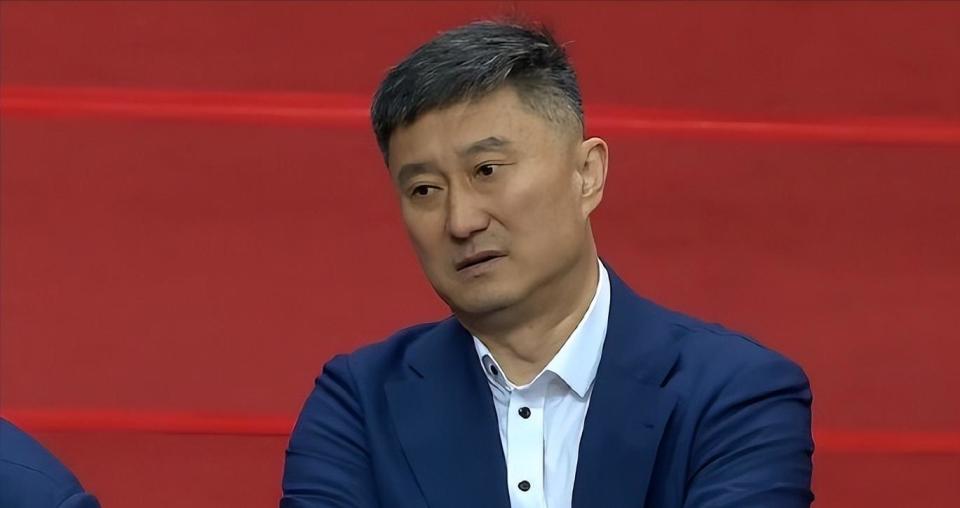 CCTV5播上海男篮VS广东，杜锋琐事缠身，卢伟如虎添翼，谁能赢