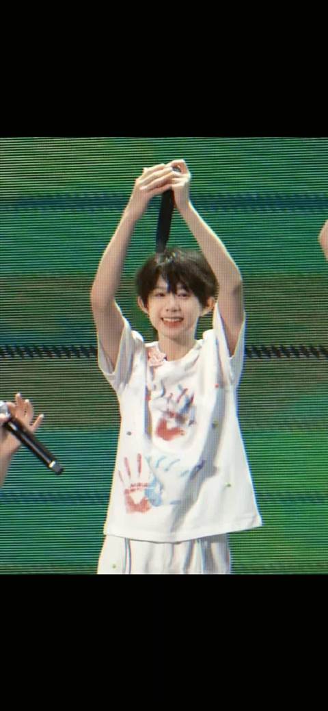 陈奕恒粉丝超话深情告白，偶像互动引热议