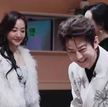 杨蓉逗趣何炅当场脸红，大侦探互动引热议