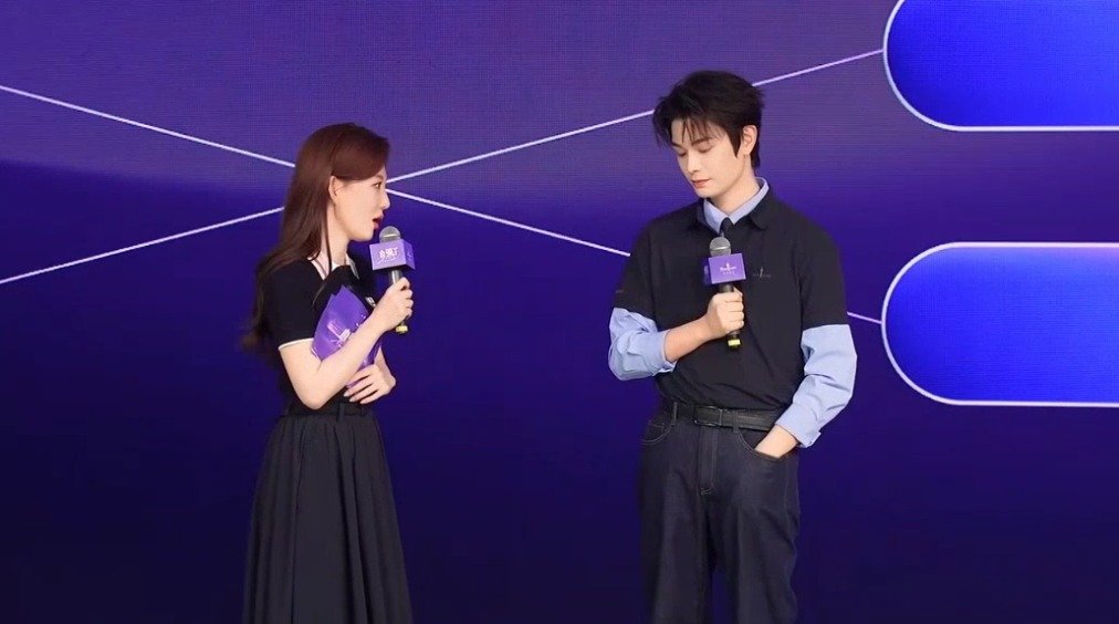 丁禹兮上海见面会直播分享OOTD，感谢家乡粉丝