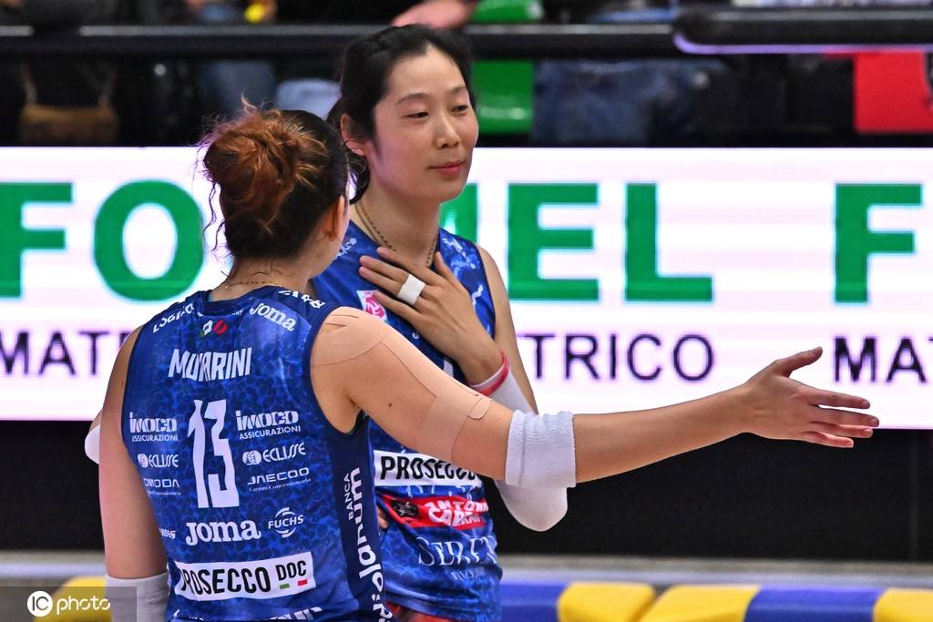 女排意超-朱婷15分3-0第19胜庄宇珊19分3-0首夺MVP