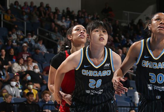 「WNBA」李月汝韩旭上演“中国德比”