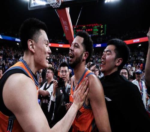 辽篮新外援合格，赵继伟有两帮手，杨鸣回归有1个障碍