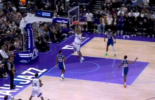 埃斯-贝利底线空切接助攻，空中拉杆背扣打成2+1