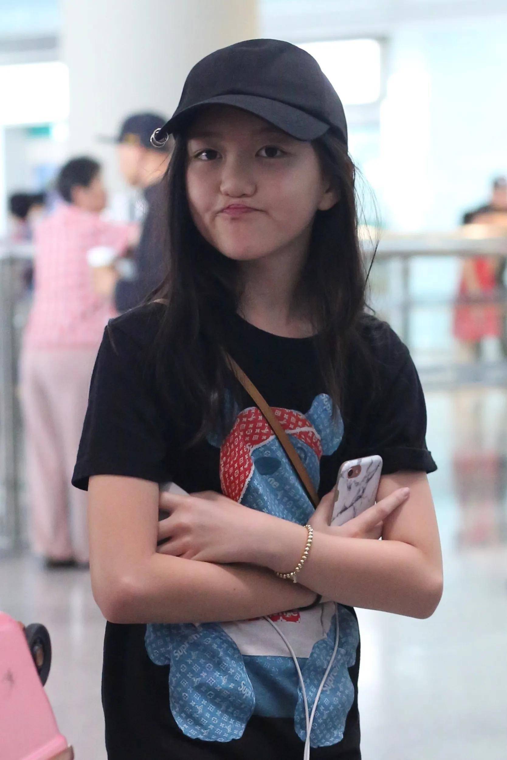 李亚鹏自曝沉迷抢红包被女儿提醒称李嫣像王菲不像自己