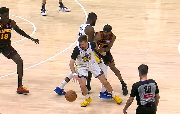 追梦挡拆时推倒沃克，裁判判罚进攻犯规&勇士挑战失败