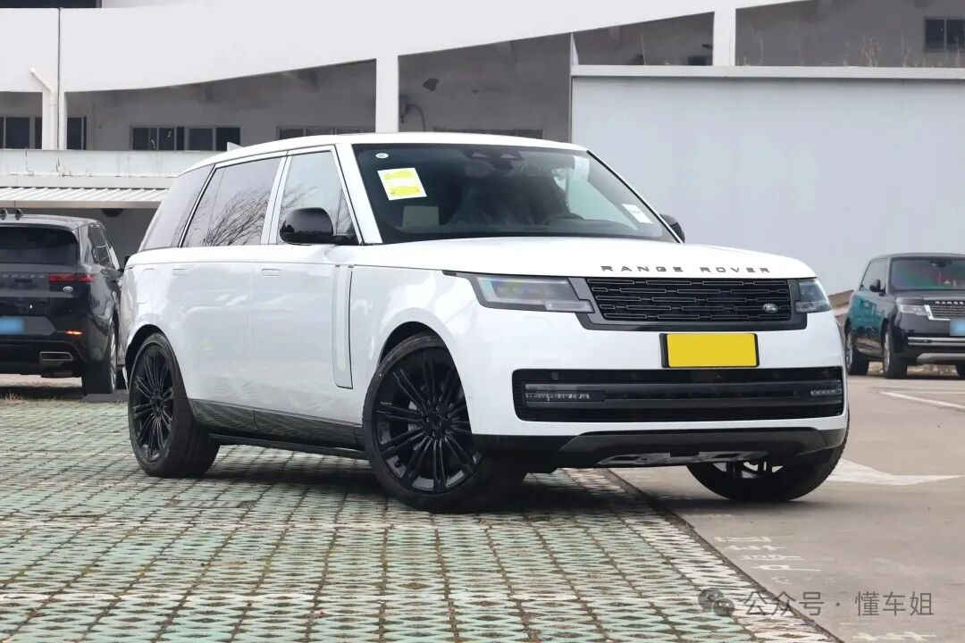 新款揽胜卖到179.9万,全系标配方向盘加热,诚意满满