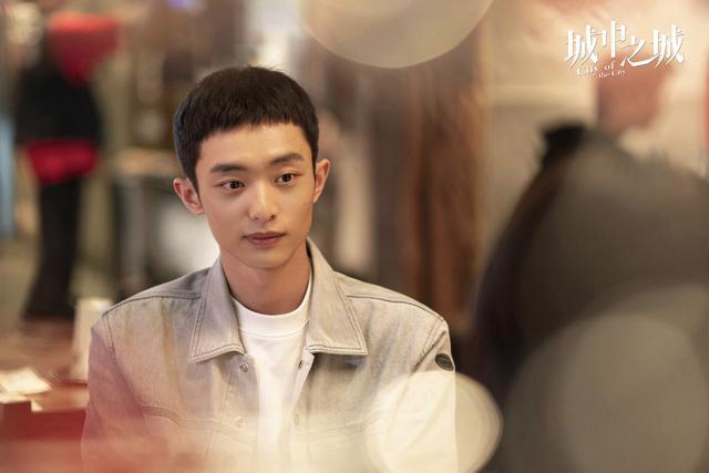 “拖油瓶”还是“实力派”？《城中之城》白宇帆演技引争议