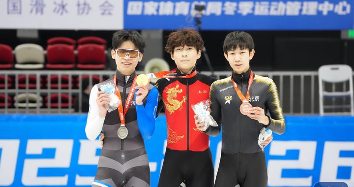 短道速滑全国冠军赛：张子夏获男子1000米冠军