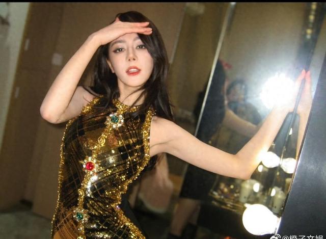 迪丽热巴新经纪人疑似回应入职嘉行:传闻澄清与事业新局_龙龙娱乐