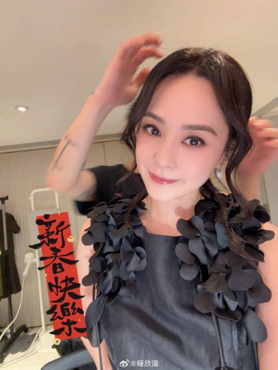 45岁阿娇谈逆生长秘诀:吃好睡好 烦恼不找