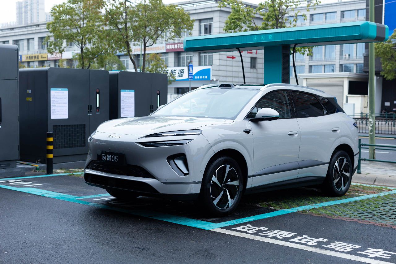 配二代刀片+闪充，比亚迪海洋网两款新车长沙上市