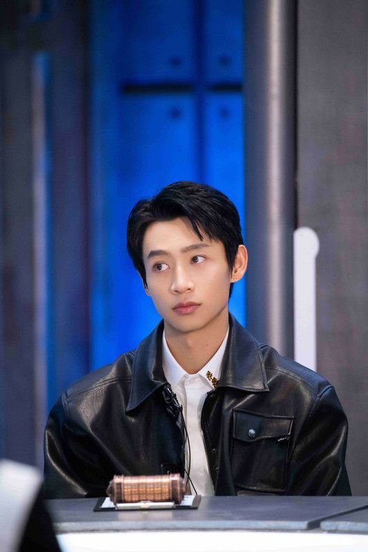 芒果TV《大侦探7》今日开播 何炅携王鸥杨蓉等老玩家烧脑回归