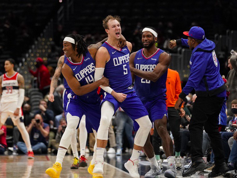 NBA-疯狂一天!两大神绝杀，肯纳德3+1逆天取胜，西蒙斯干扰球白送