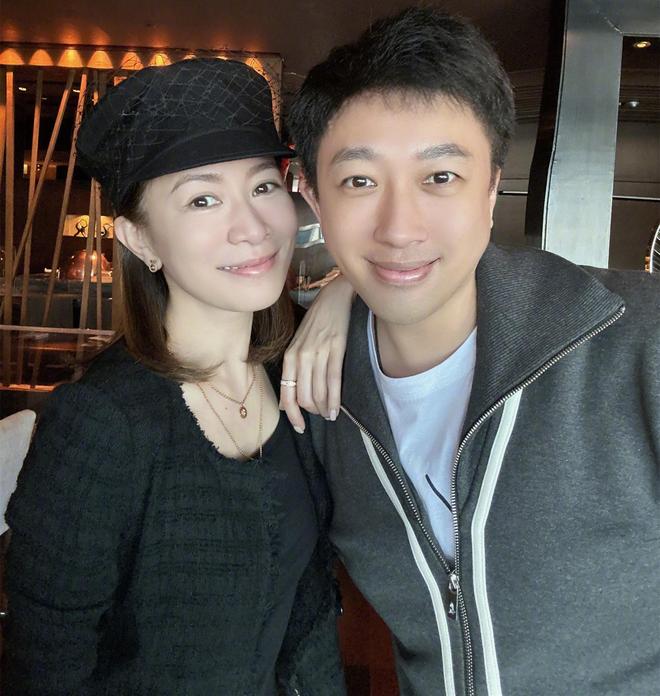 内地金牌编剧赴港旅游，被大咖们款待面子大，吕良伟胡慧中气质好