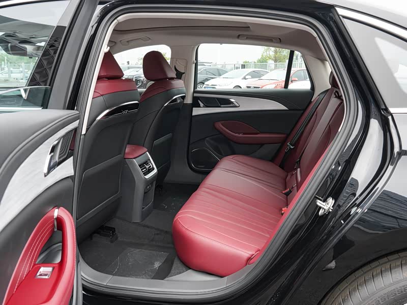 红旗H5的后排头部空间表现如何?