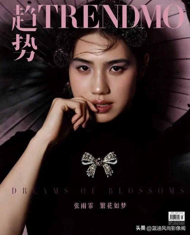 张雨霏×TRENDMO｜蝶后上岸，把泳池浪花穿成繁花与蝶翼