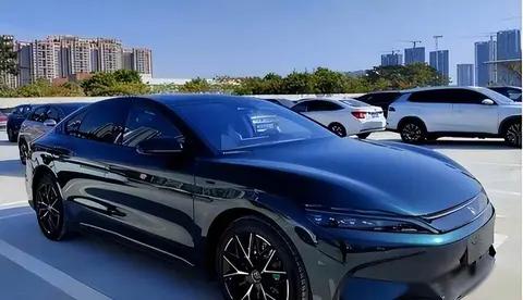 特斯拉还在推Robotaxi，比亚迪悄悄跑赢了续航