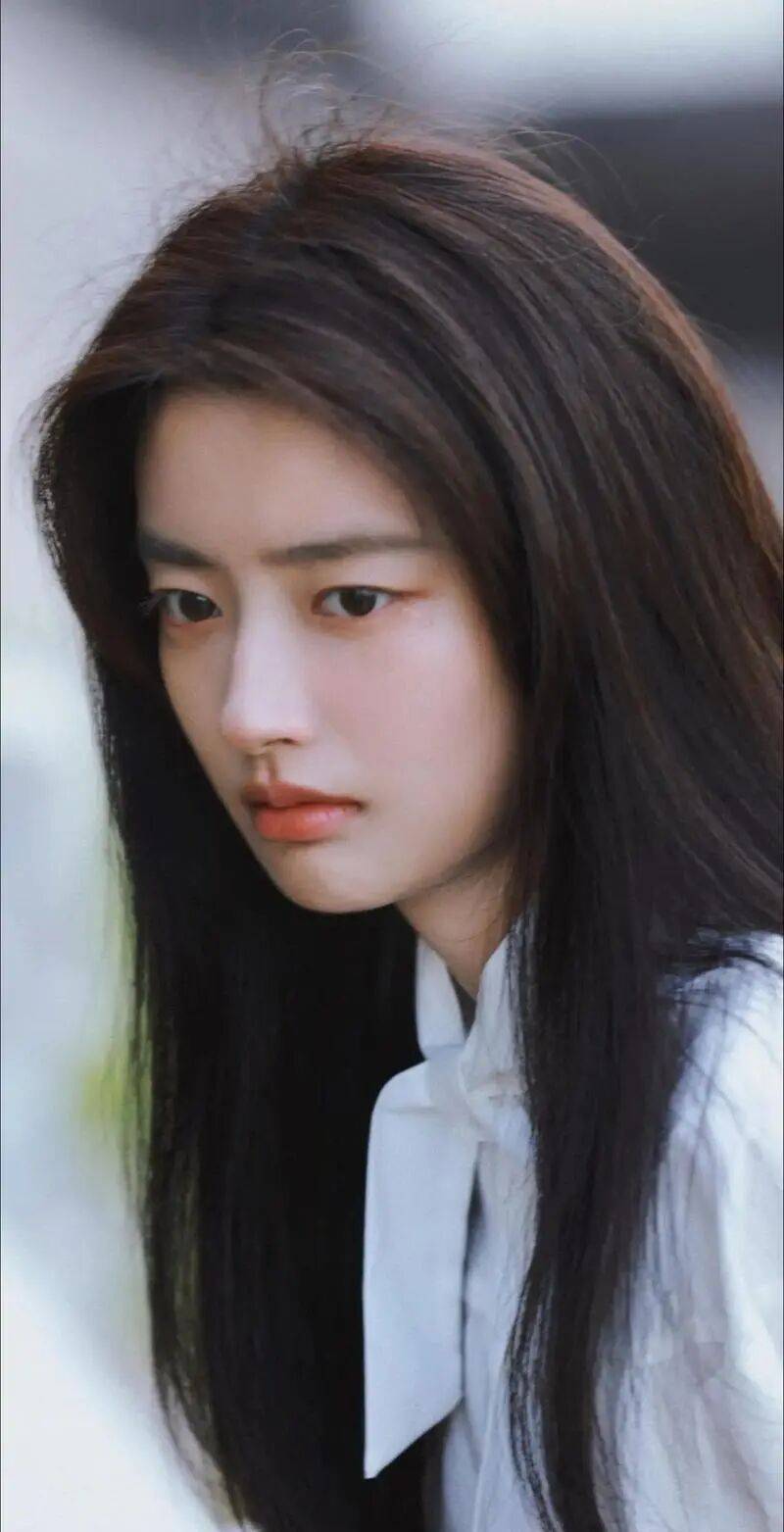 2026开年第一美！徐若晗杀青特辑3秒出圈：旗袍加身，氧气感终于进阶成高级感