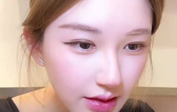 赵露思跳了第三种吻痕