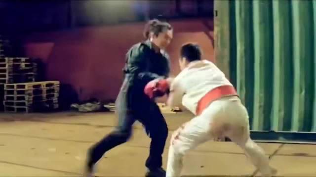 年轻时的“吴京”非常生猛以一敌三都不在话下