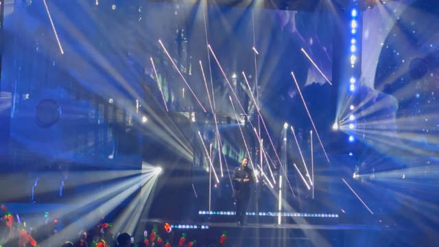 黎明红馆演唱《夜夜梦中见》展现绅士儒雅魅力