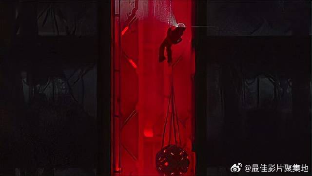 火石和姥爷都在最后面 不料滑轮撑不住，姥爷命悬一线